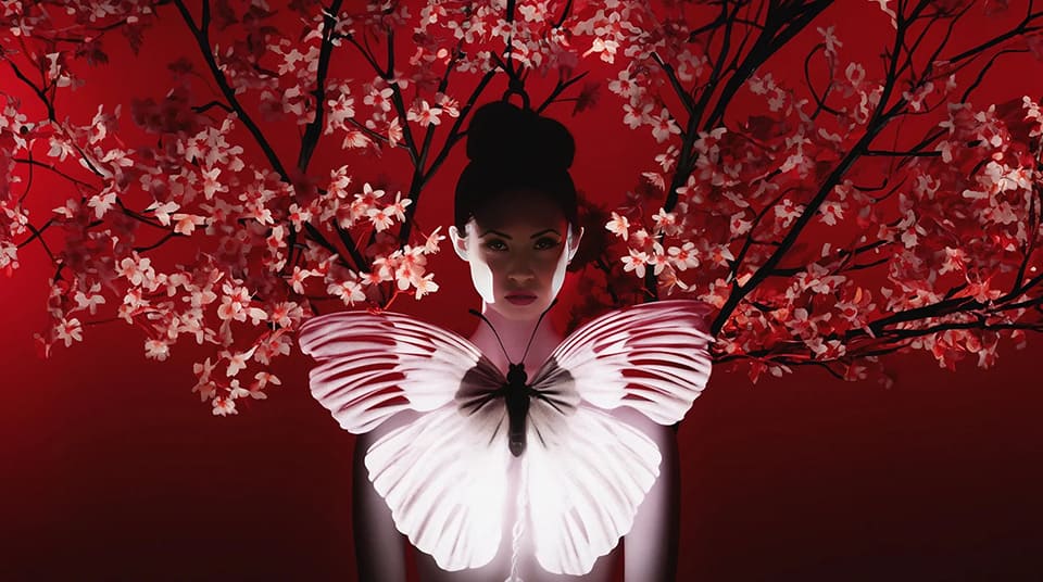Paolo Bortolameolli presenta "Madama Butterfly" de Puccini. Producción orientalista, donde delicadeza y emoción se entrelazan en cada nota.