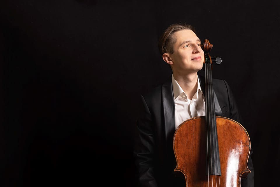 La Orquesta Sinfónica de Castilla y León, bajo la dirección de Elim Chan, presenta esta semana obras de Dvořák y Stravinski.
