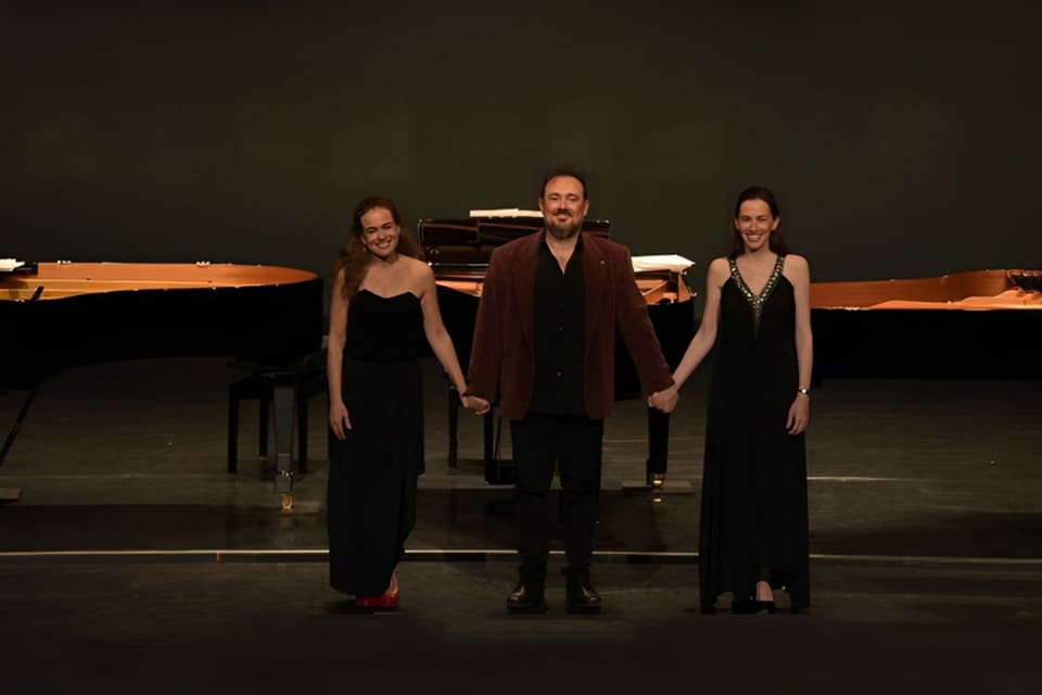 Descubre la magia de la Navidad en Madrid, donde la música y la fiesta se unen para crear una experiencia inolvidable.