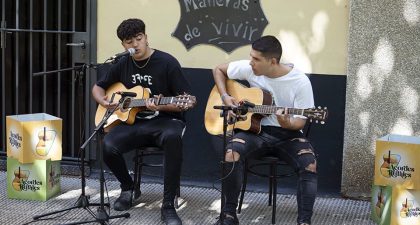 "Acordes Rurales" viaja a Berriozar, Navarra, para dar voz al rock emergente de Linaje, la banda del hijo de Kutxi Romero