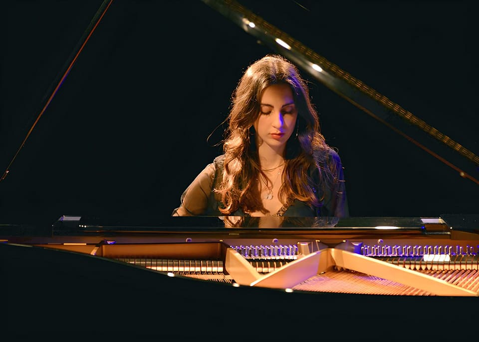 Ciclo de conciertos en la Sala Eutherpe con pianistas internacionales de renombre. Una oportunidad única para disfrutar de la música clásica.