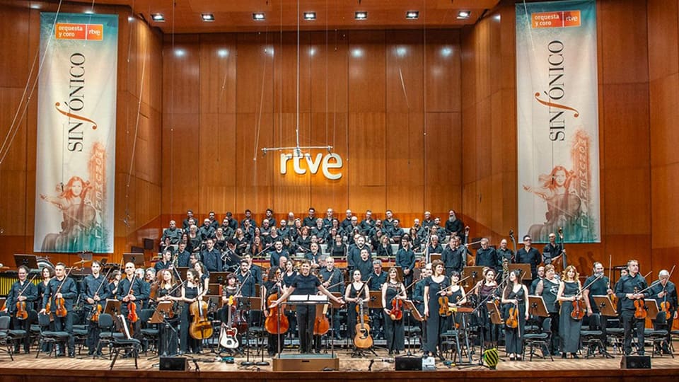 La Orquesta y Coro RTVE presentan "Más allá de las estrellas", una obra innovadora dirigida por el maestro José María Moreno. La Orquesta y Coro RTVE presentan "Más allá de las estrellas", una obra innovadora dirigida por el maestro José María Moreno.