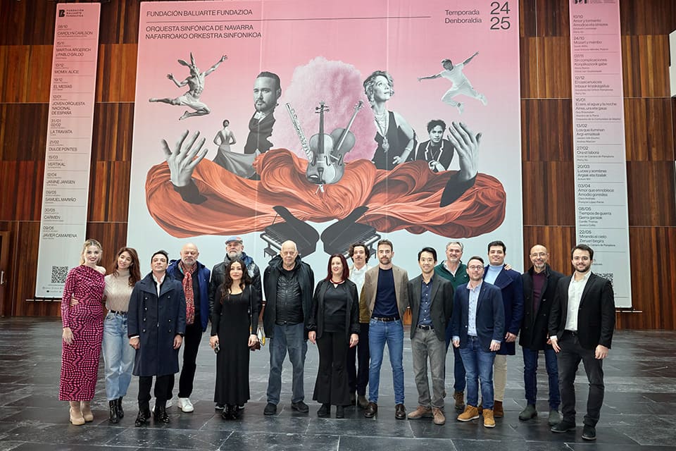 "La Traviata" y su relevancia actual, donde la libertad individual se enfrenta a las imposiciones sociales y los prejuicios de nuestra sociedad.