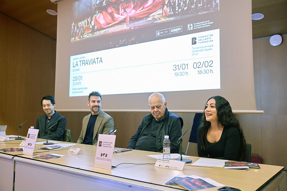 "La Traviata" y su relevancia actual, donde la libertad individual se enfrenta a las imposiciones sociales y los prejuicios de nuestra sociedad.