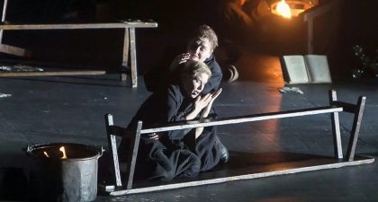 Robert Carsen dirige en Les Arts los ensayos de su impactante montaje de "Dialogues des Carmélites"