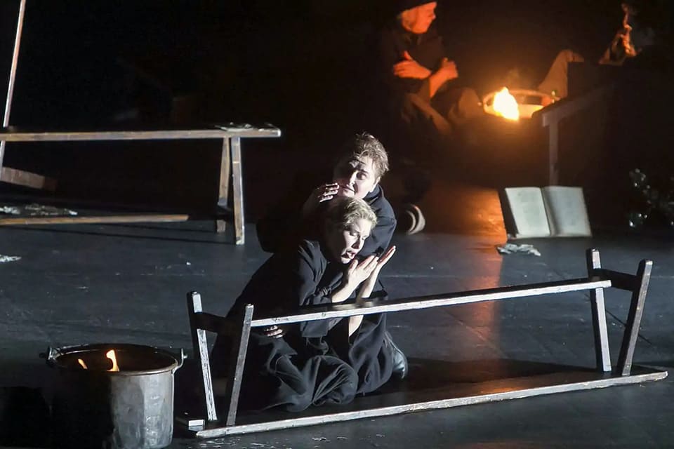 Dialogues des Carmélites El Palau de les Arts Reina Sofía. Dirección escénica de Robert Carsen e imponente escenografía de Michael Levine.