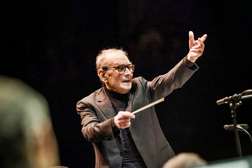 Homenaje a Ennio Morricone con Le Muse, Susanna Rigacci y Andrea Albertini. Disfruta de sus melodías inolvidables del cine en vivo.