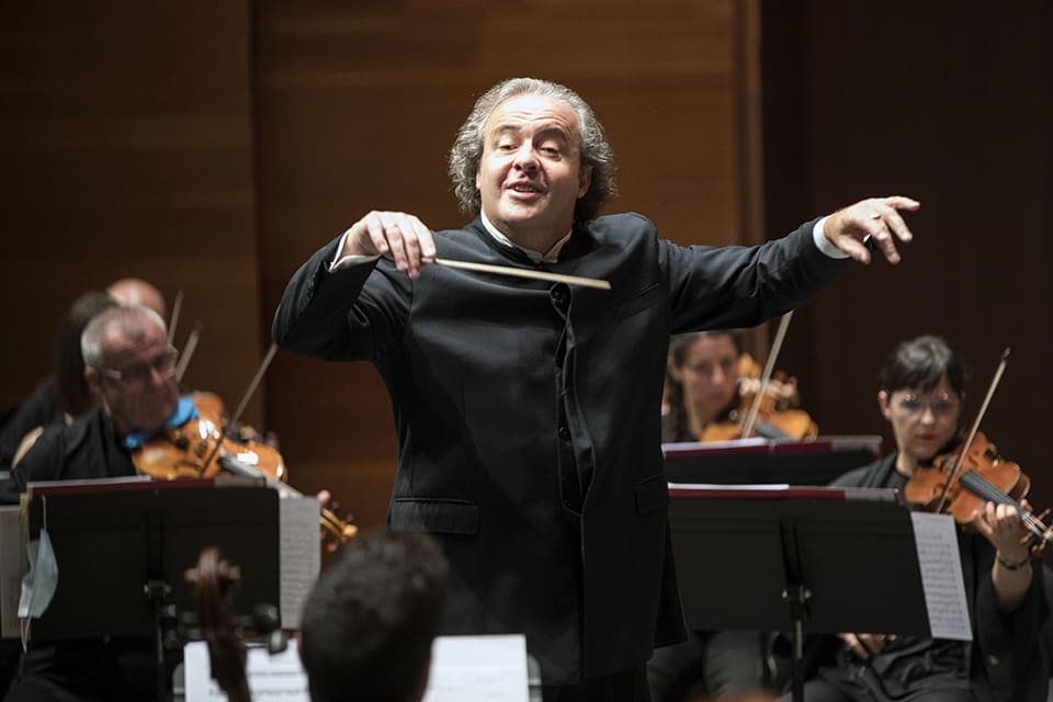 Concierto solidario en el Palau de la Música: Orquesta Sinfónica de Madrid interpreta la Sinfonía nº 9 «Coral» de Beethoven para apoyar a los afectados por la DANA.