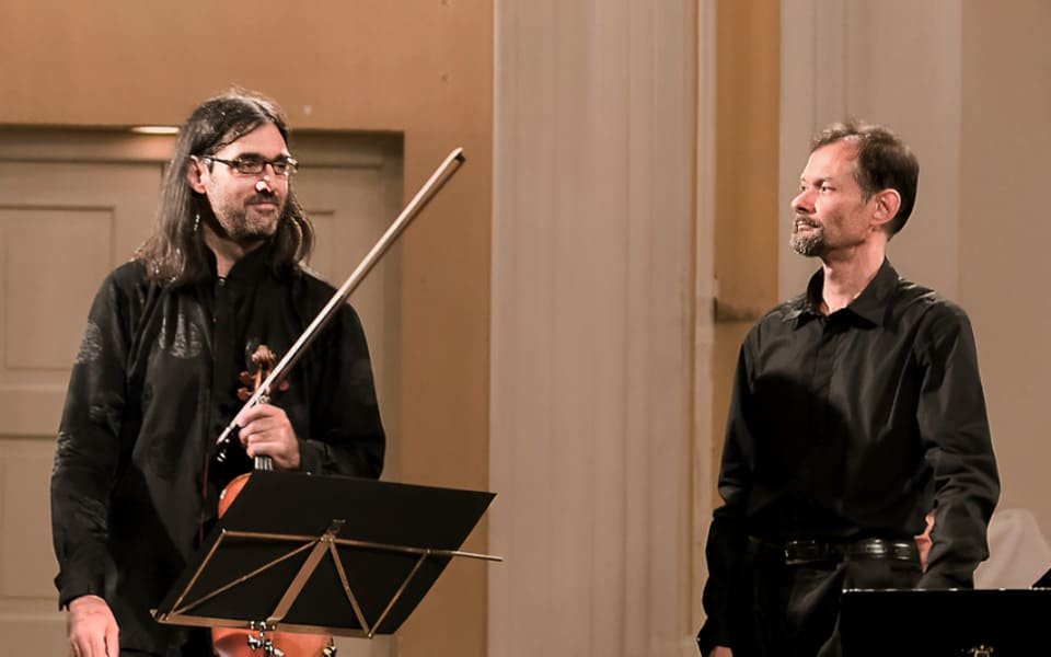 Leonidas Kavakos, destacado violinista, brilla en la edición del FIMC. Acompáñanos para disfrutar de su talento excepcional y su música cautivadora.