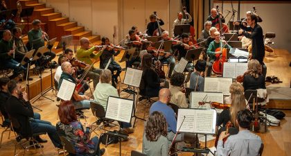 El maestro Pablo González dirige la Séptima sinfonía de Dvořák junto a la Orquesta Ciudad de Granada