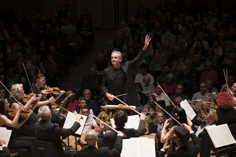 La Orquesta de València y Liebreich presentan "Orbes", una innovadora passacaglia del compositor valenciano Carlos Fontcuberta. La Orquesta de València y Liebreich presentan "Orbes", una innovadora passacaglia del compositor valenciano Carlos Fontcuberta.