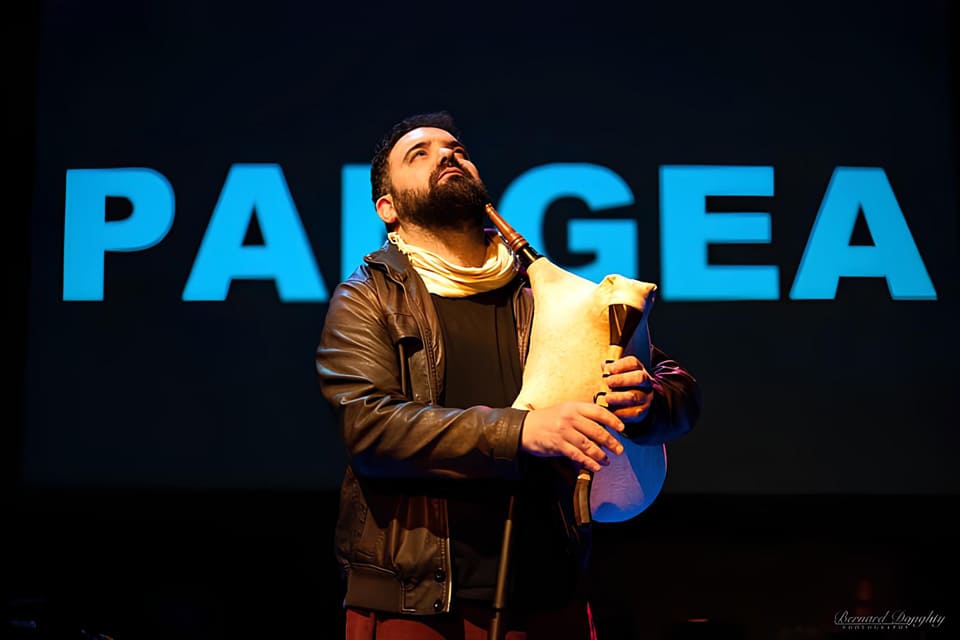 La Orquesta Filarmónica de Málaga presenta un concierto extraordinario con el talentoso músico gallego Abraham Cupeiro.