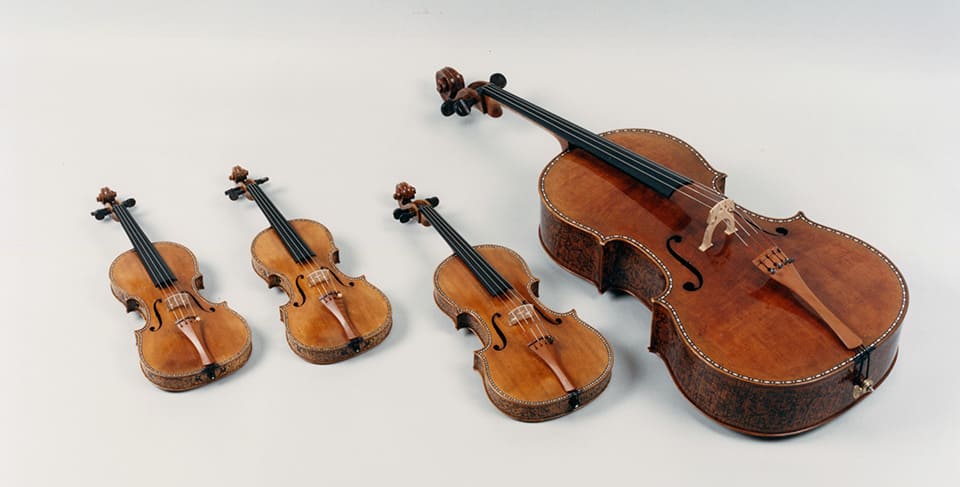 Los Stradivarius de Patrimonio Nacional abandonan el Palacio Real. Explora su legado y la magia de la música clásica.