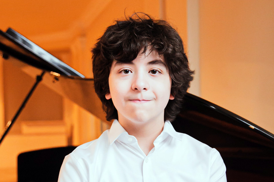 Descubre la primera sinfonía de un joven compositor de 15 años, interpretada por la Camerata de Salzburgo.