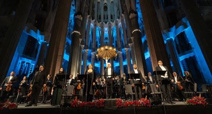 Dos mil jóvenes llenan la Basílica de la Sagrada Familia en el concierto extraordinario del "Requiem" para Under35