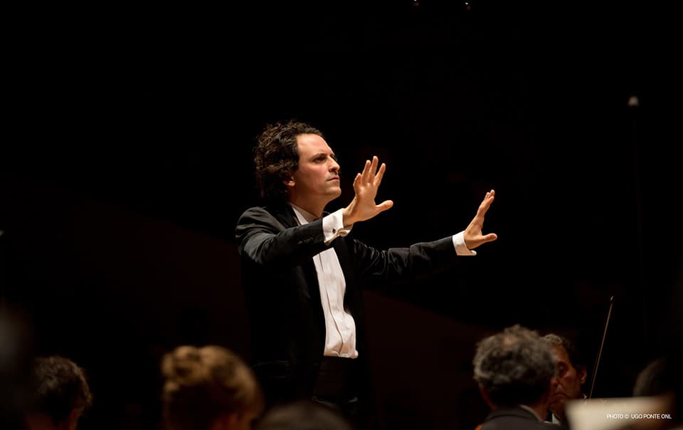La soprano Jone Martínez brilla en "Gloria" de Poulenc, dirigiendo la Orquesta y Coro RTVE con el talento del francés Alexandre Bloch.