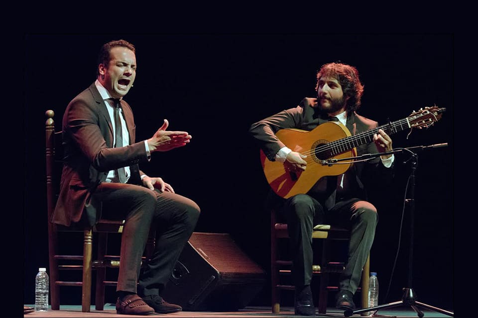 "Les Arts és Flamenco" comienza en 2025 con Antonio Reyes y Jesús Méndez. No te pierdas la esencia del flamenco gaditano en este evento.