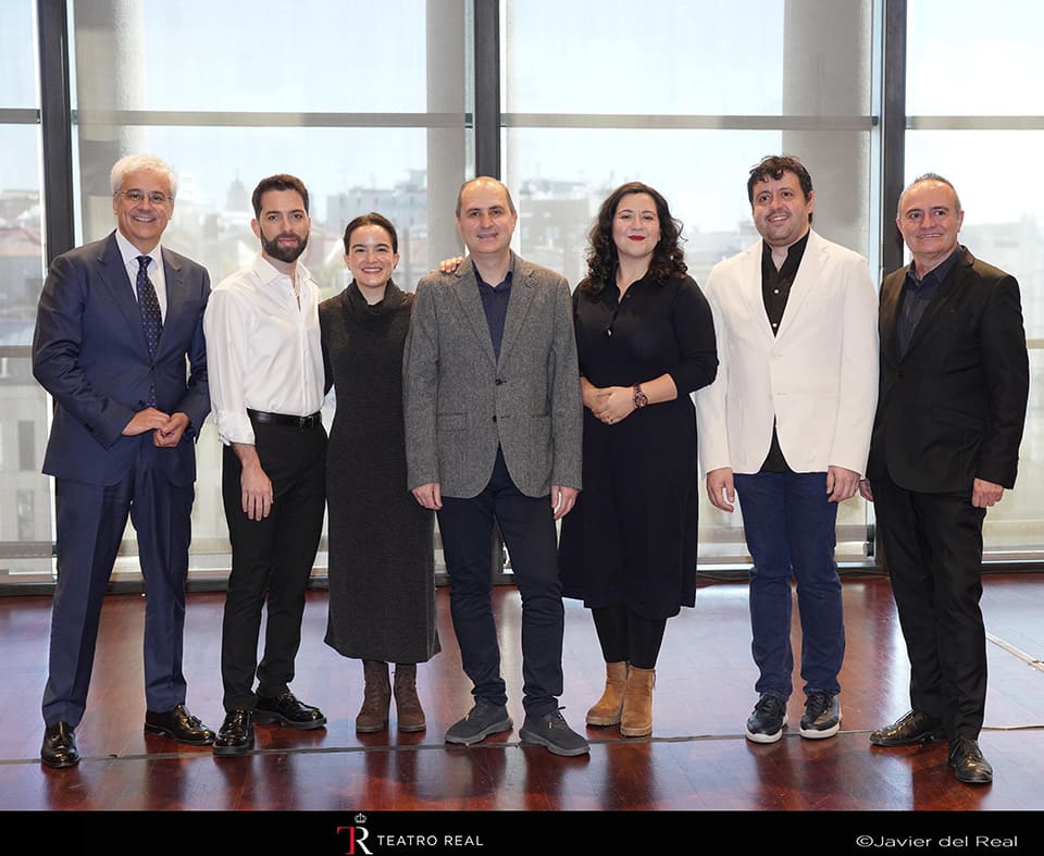 Vive la emoción del estreno mundial de "La vida breve" de Manuel de Falla y "Tejas verdes" de Jesús Torres en el Teatro Real.