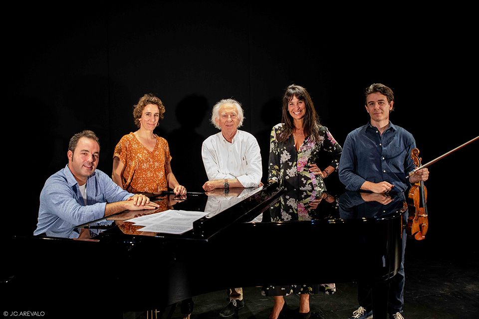 Albert Boadella presenta su nuevo drama lírico "Ella" en Teatros del Canal, con la destacada actuación de María Rey-Joly. Albert Boadella presenta su nuevo drama lírico "Ella" en Teatros del Canal, con la destacada actuación de María Rey-Joly.