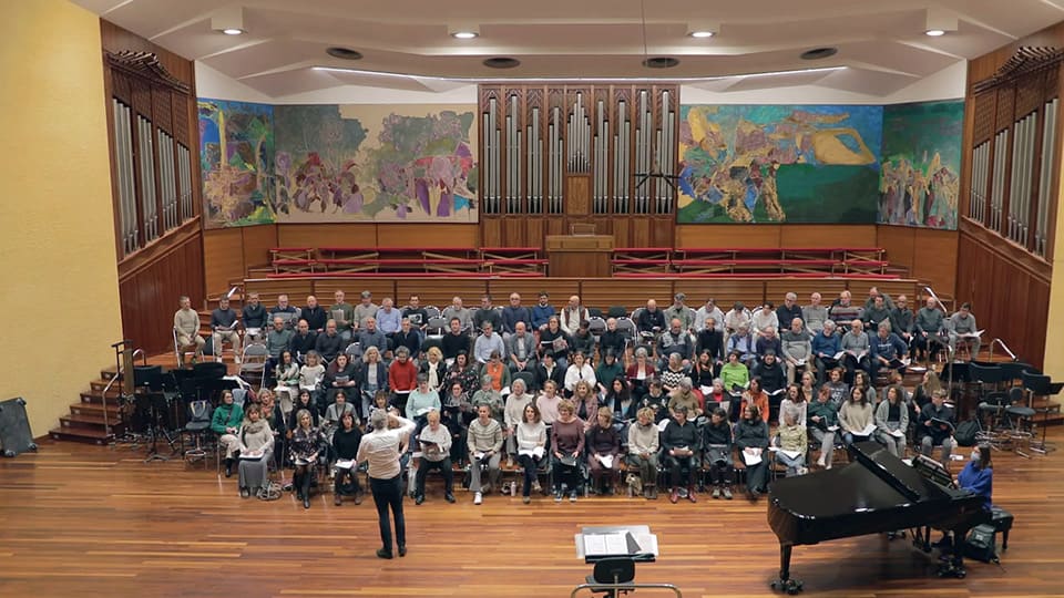 Los ensayos de "Abestu Euskadiko Orkestrarekin" alcanzan su ecuador. Descubre la magia de la música y la cultura vasca en cada ensayo.