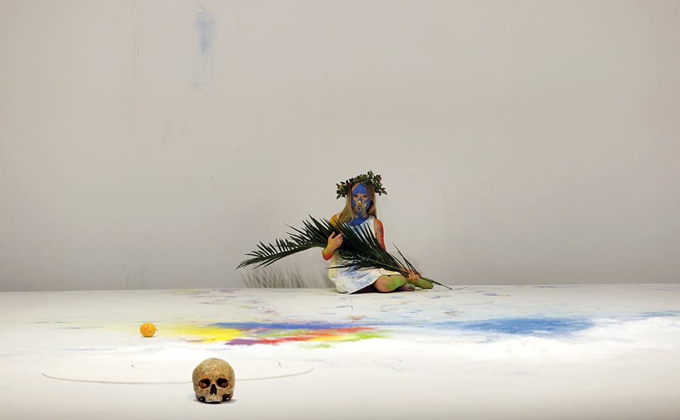 Vive la magia de "Requiem" en el Liceu, la nueva obra de Romeo Castellucci. Una fusión hipnótica de música y visuales inspirada en Mozart.