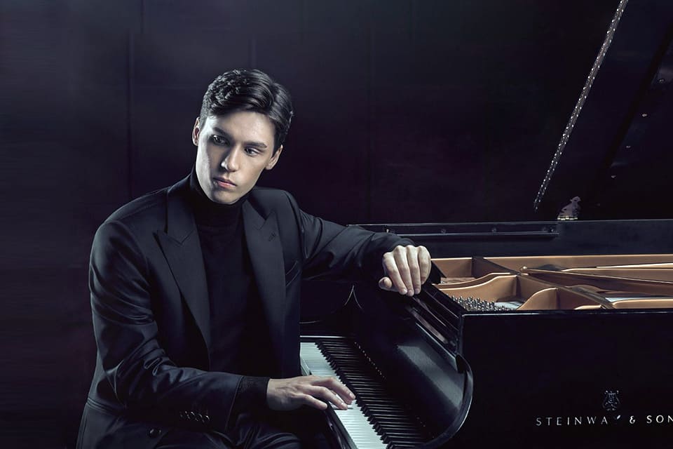Jaeden Izik-Dzurko, el talentoso pianista que obtuvo el 1er premio en el Concurso de Piano Paloma O'Shea, actuando con la Orquesta Ciudad de Granada. Jaeden Izik-Dzurko, el talentoso pianista que obtuvo el 1er premio en el Concurso de Piano Paloma O'Shea, actuando con la Orquesta Ciudad de Granada.