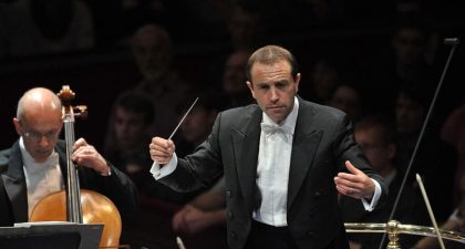 La Orquesta Sinfónica de Castilla y León dirigida por Mark Wigglesworth interpreta esta semana obras de Shostakóvich y Britten