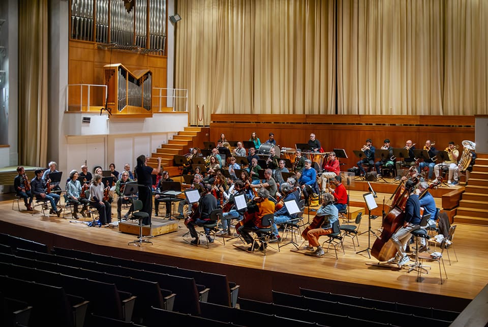 Jaeden Izik-Dzurko, el talentoso pianista que obtuvo el 1er premio en el Concurso de Piano Paloma O'Shea, actuando con la Orquesta Ciudad de Granada. Jaeden Izik-Dzurko, el talentoso pianista que obtuvo el 1er premio en el Concurso de Piano Paloma O'Shea, actuando con la Orquesta Ciudad de Granada.