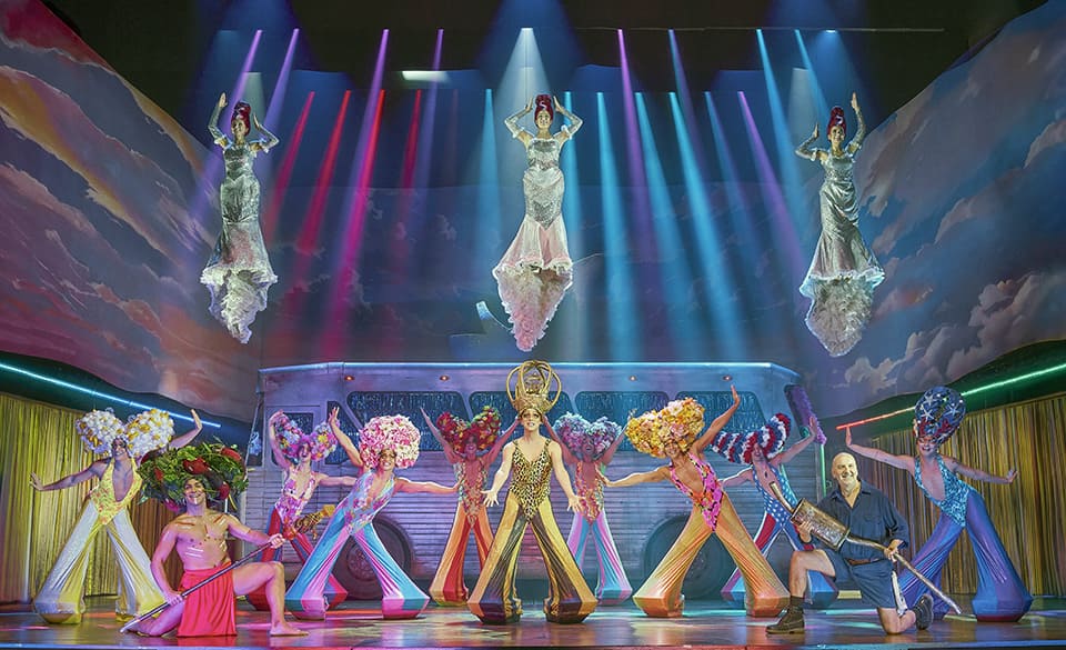 Priscilla, reina del desierto" regresa al Teatro Arriaga. Vive una aventura vibrante con actuaciones deslumbrantes y una historia cautivadora. Priscilla, reina del desierto" regresa al Teatro Arriaga. Vive una aventura vibrante con actuaciones deslumbrantes y una historia cautivadora.