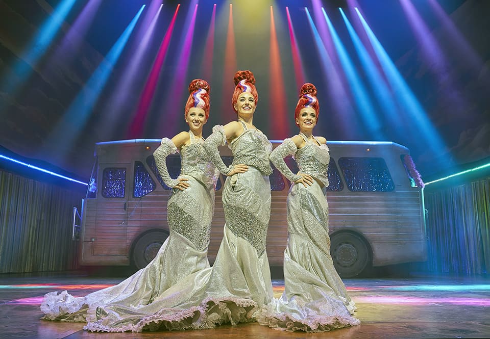 Priscilla, reina del desierto" regresa al Teatro Arriaga. Vive una aventura vibrante con actuaciones deslumbrantes y una historia cautivadora. Priscilla, reina del desierto" regresa al Teatro Arriaga. Vive una aventura vibrante con actuaciones deslumbrantes y una historia cautivadora.