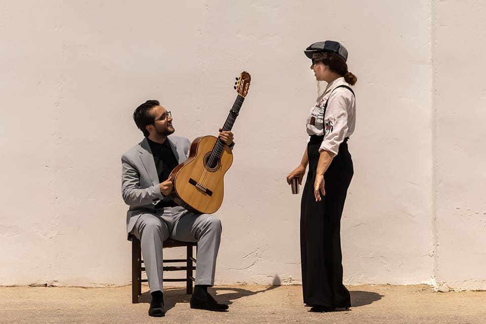 Sandra Carrasco y David de Arahal rinden tributo a Pepe Marchena, explorando su influencia en el flamenco a través de un cautivador espectáculo musical.