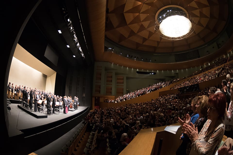 La ROSS, donde más de 1.000 aspirantes se reúnen para interpretar la Novena de Beethoven en un coro amateur.