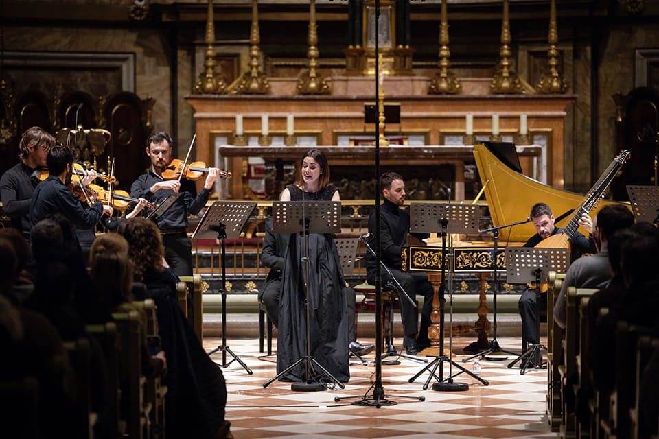 Il Fervore inauguró la 35ª edición del FIAS en la Basílica de San Miguel, presentando música española inédita.
