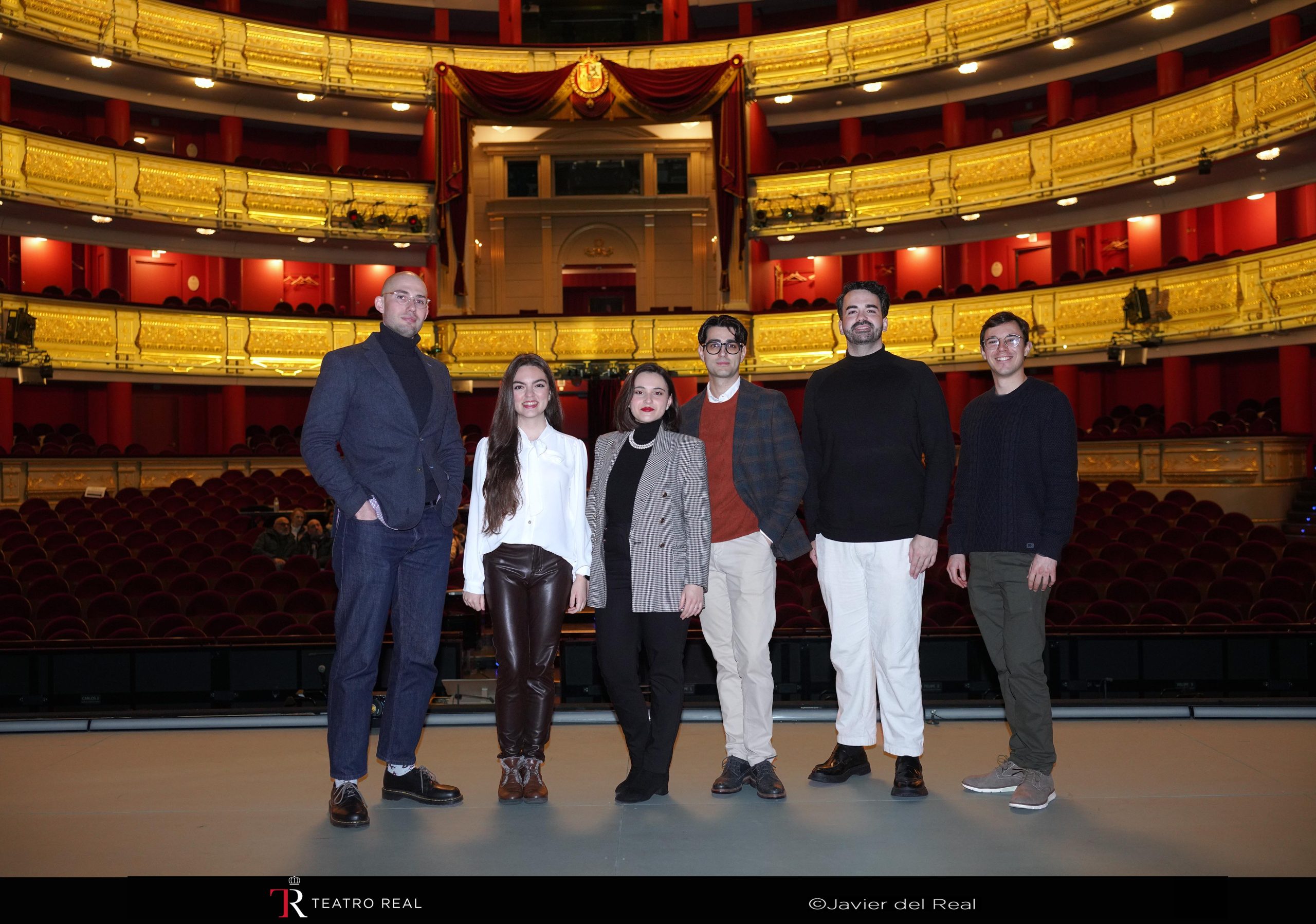 Crescendo celebra cinco años impulsando el futuro de la ópera con innovaciones que fortalecen su evolución. Un referente en la escena operística actual. (Crescendo 2025): Mauro Pedrero (bajo-barítono), Luz García (soprano), Lucía Iglesias (soprano), Pablo Martínez (tenor), Joaquín Alducin (ayudante de dirección de escena).