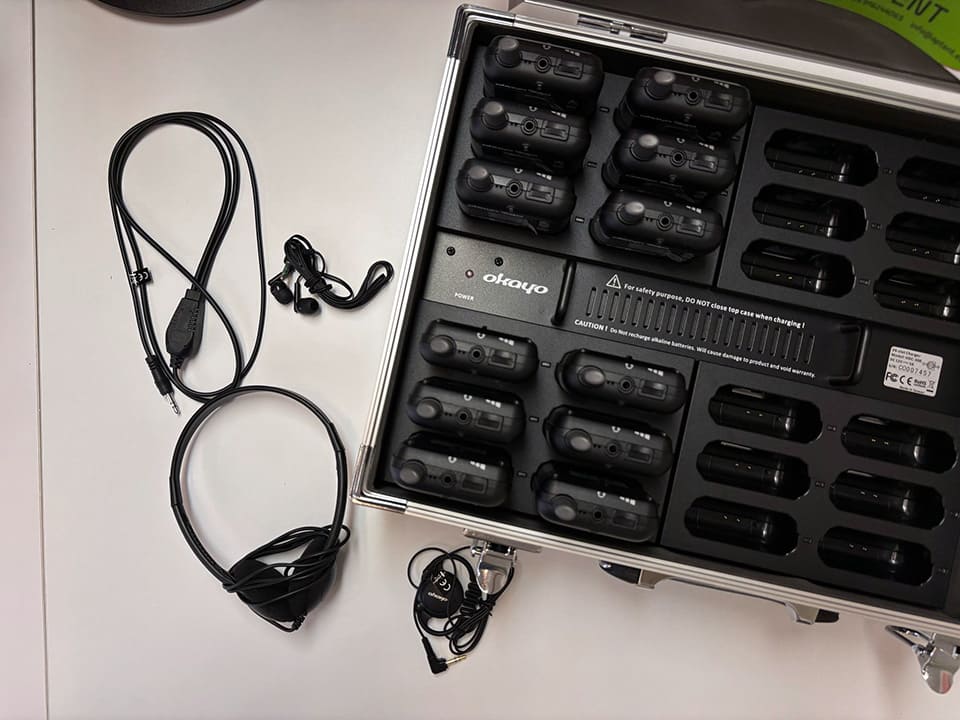 El IMAE mejora la accesibilidad en La Axerquía con mochilas vibratorias, permitiendo a personas con discapacidad auditiva disfrutar de sus conciertos de forma inclusiva.