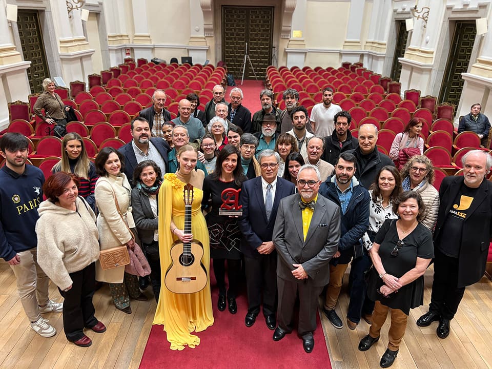 Radio Clásica de RNE recibe el Premio Internacional a la Excelencia en la Guitarra, reconociendo su contribución a la difusión de la música clásica. Radio Clásica de RNE recibe el Premio Internacional a la Excelencia en la Guitarra, reconociendo su contribución a la difusión de la música clásica.