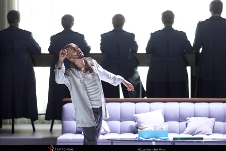 Franco Fagioli (Farnace) y bailarines