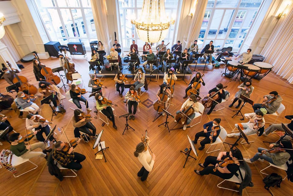Las armonías de un excepcional Stradivarius resonarán en el doble programa de la Orquestra Vigo 430, ofreciendo una experiencia única con su inigualable sonido. Las armonías de un excepcional Stradivarius resonarán en el doble programa de la Orquestra Vigo 430, ofreciendo una experiencia única con su inigualable sonido.