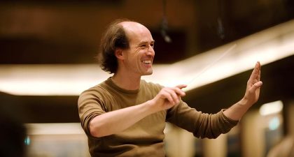 Peter Rundel dirige la Real Filharmonía de Galicia en un programa protagonizado por obras de Frank Zappa