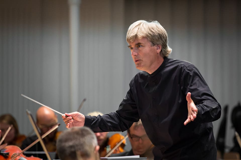 El maestro Thomas Dausgaard dirige a la Orquesta RTVE con Peer Gynt, acompañado por la soprano Mari Eriksmoen como solista invitada. El maestro Thomas Dausgaard dirige a la Orquesta RTVE con Peer Gynt, acompañado por la soprano Mari Eriksmoen como solista invitada.