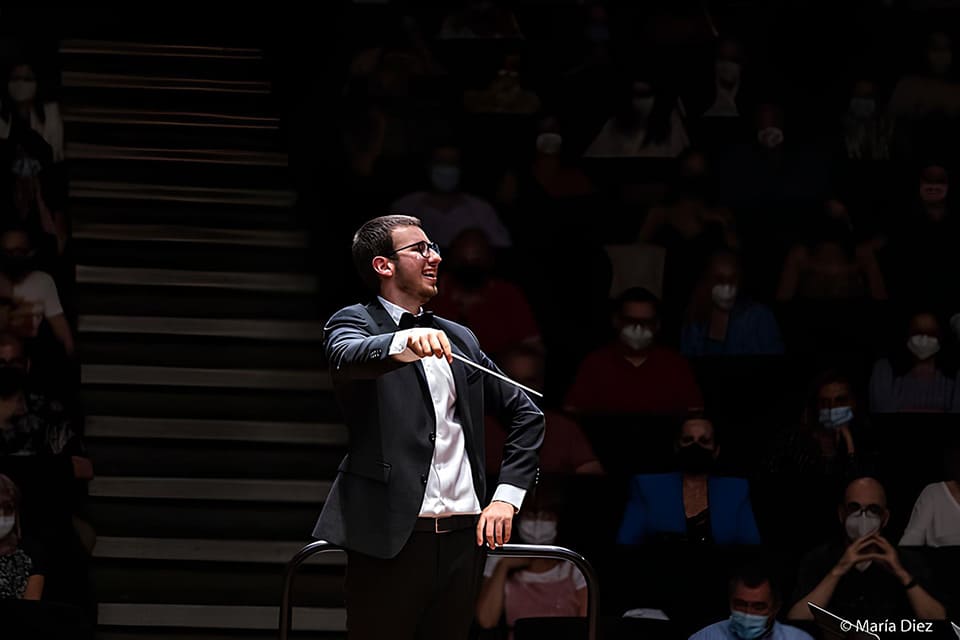 Jorge Yagüe gana el Concurso de Dirección de Orquesta de Juventudes Musicales de España, consolidando su proyección en la escena musical nacional.