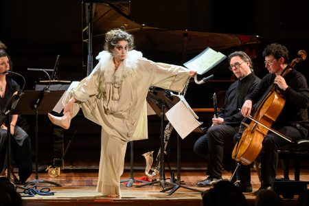 P. Kopatchinskaja y músicos – © A. Bofill
