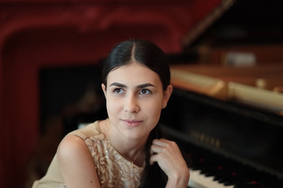La Orquesta de Córdoba ofrecerá tres conciertos junto a la pianista Alexandra Dovgan y el maestro Salvador Vázquez