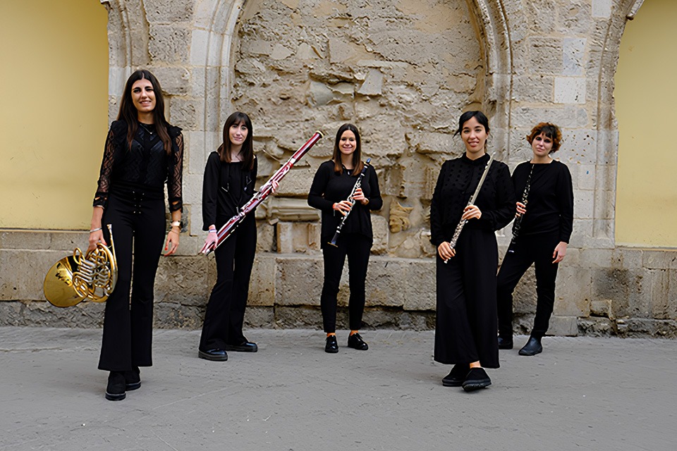 La Coordinadora de Sociedades Musicales de Valencia fomenta la participación de las mujeres en las aulas de música, impulsando la igualdad y diversidad cultural.