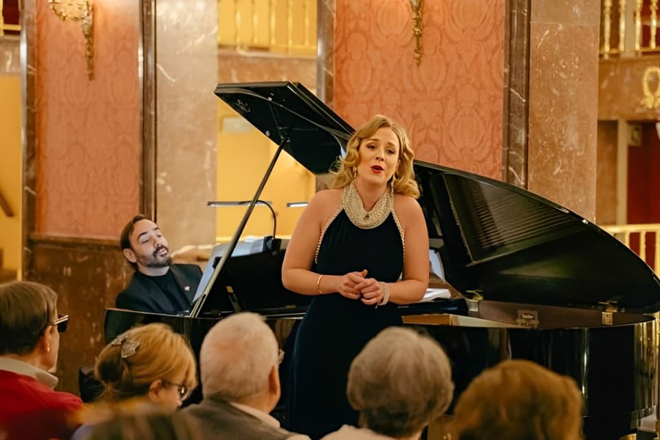 Inés Lorans y Rubén Fernández Aguirre interpretan un recital que evoca la influencia de la música española en el París del siglo XIX.
