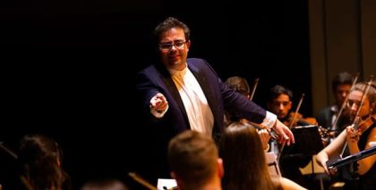 Manuel Tévar dirige “El Nuevo Mundo” en el Smetana Hall de Praga