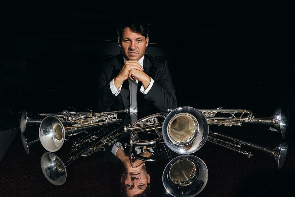 Raúl Junquera interpreta el concierto para trompeta de Tomasi junto a la Orquesta de València y Beatriz Fernández, en una exigente propuesta musical. Raúl Junquera interpreta el concierto para trompeta de Tomasi junto a la Orquesta de València y Beatriz Fernández, en una exigente propuesta musical.