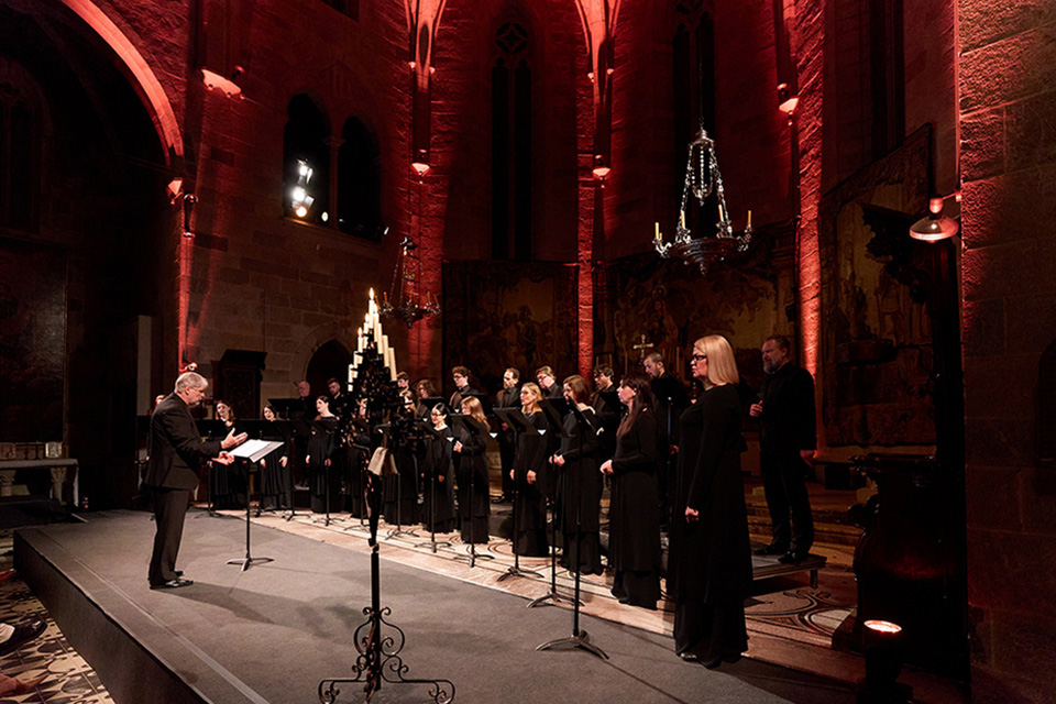 Bernat Vivancos y el Coro de la Radio de Letonia iluminan las tinieblas del Triduo Pascual en Peralada