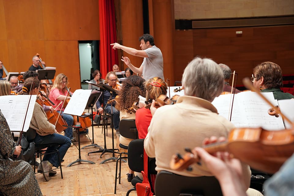 La Real Filharmonía de Galicia apuesta por el talento de compositoras y compositores noveles