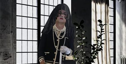 Cinco horas con Hilario… junto al armario…, la nueva sátira musical que el tenor Enrique Viana canta en Teatros del Canal